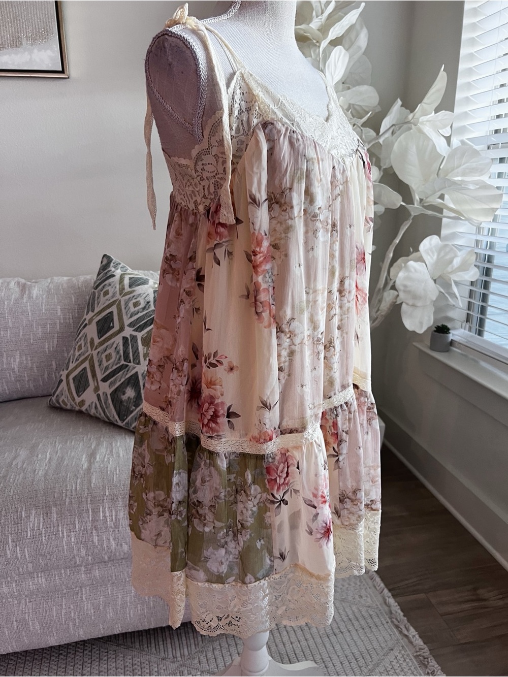 By Together Cream Floral Chiffon Lace-Trim Womans Mini Dress Size M - Picture 6 of 11